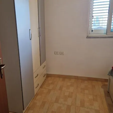 Fabio's Apartment-tirane דירה טיראנה